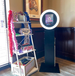 Photo Booth GIF (Staffed with Prints)